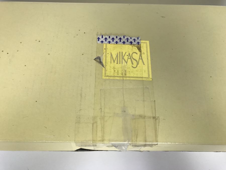 MIKASA Holiday Elegance Santa With Sleigh In Box [Photo 3]