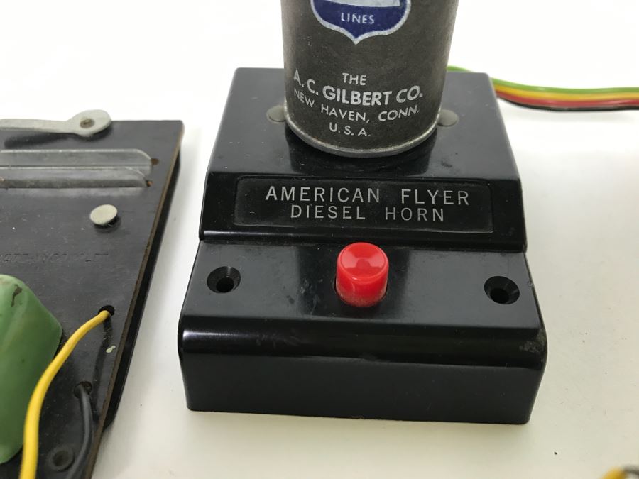American Flyer Uncoupler, American Flyer Diesel Horn Generator And Clips [Photo 5]