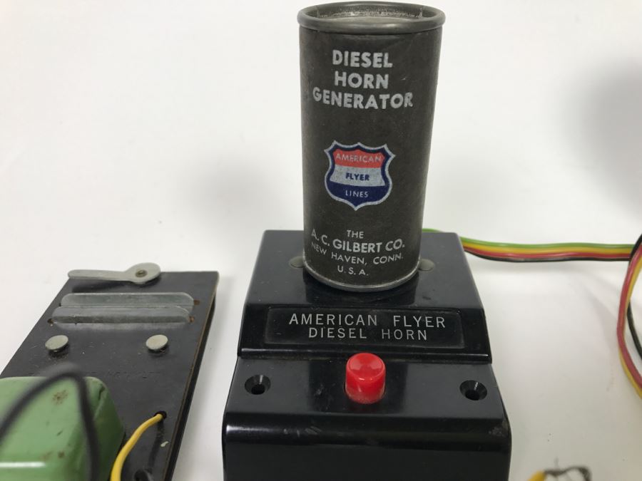 American Flyer Uncoupler, American Flyer Diesel Horn Generator And Clips [Photo 3]