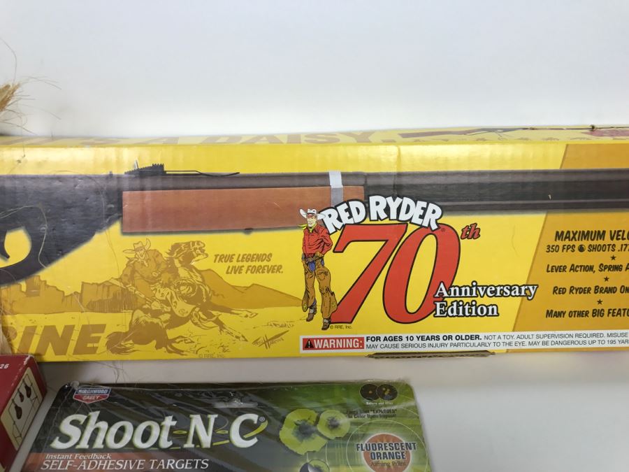 Daisy Red Ryder 70th Anniversary Edition BB Gun With Metal Target And Self-Adhesive Targets [Photo 4]