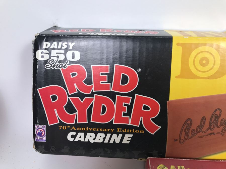 Daisy Red Ryder 70th Anniversary Edition BB Gun With Metal Target And Self-Adhesive Targets [Photo 2]