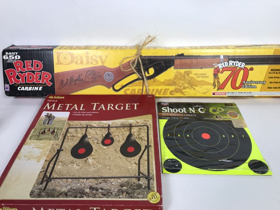 Daisy Red Ryder 70th Anniversary Edition BB Gun With Metal Target And Self-Adhesive Targets