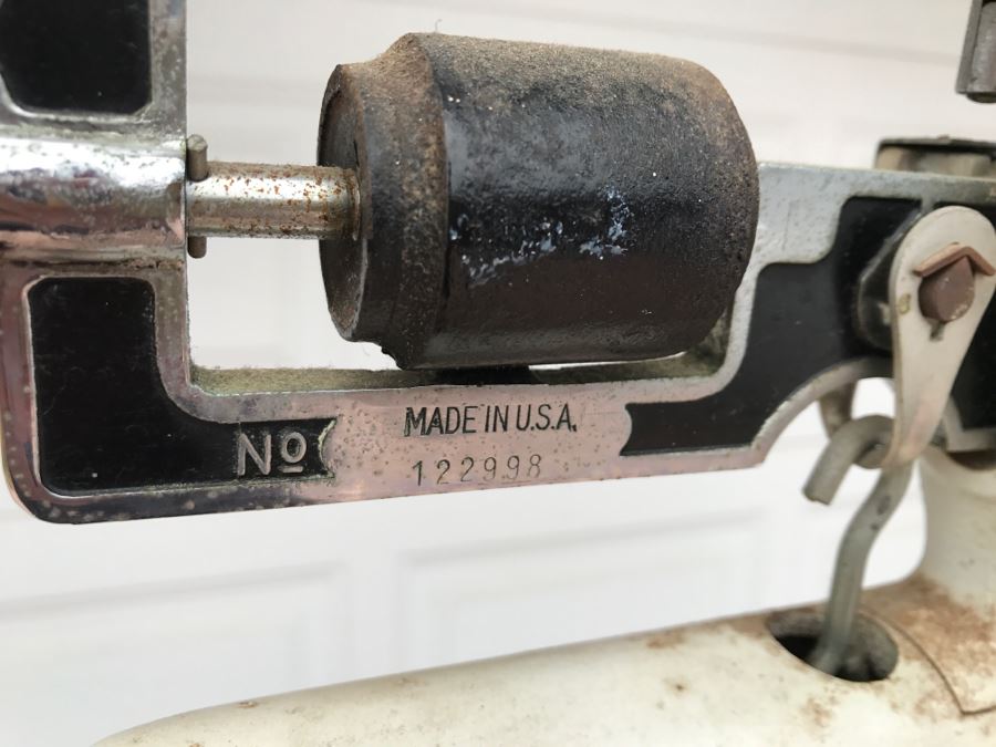 Vintage Physician's Medical Scale Continental Scale Works Chicago Cast Iron [Photo 8]