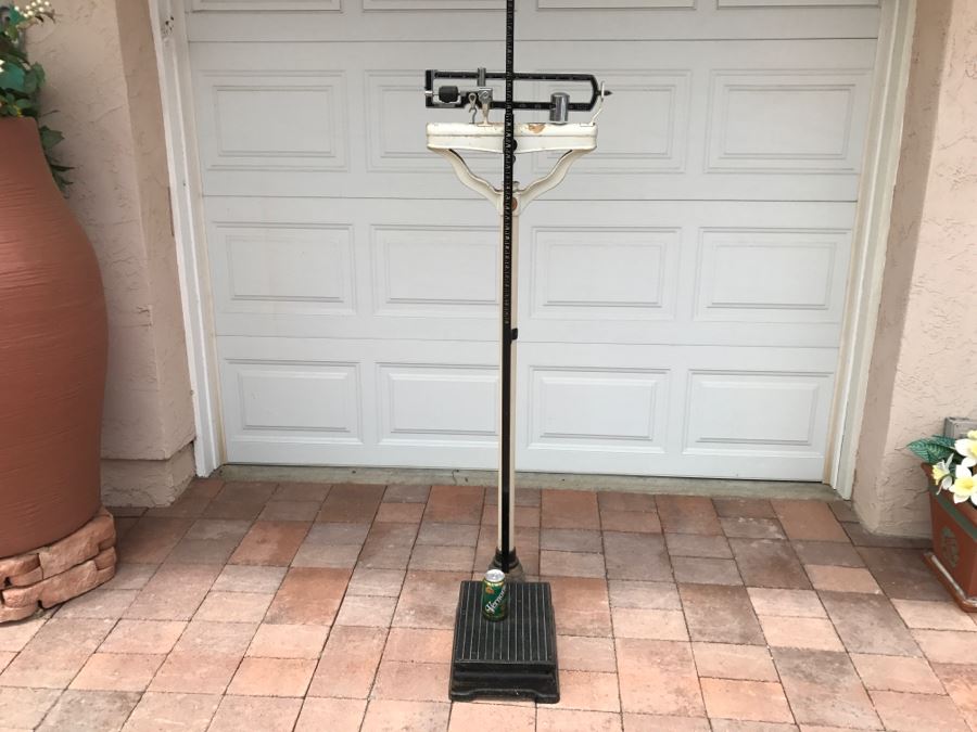 Vintage Physician's Medical Scale Continental Scale Works Chicago Cast Iron [Photo 3]