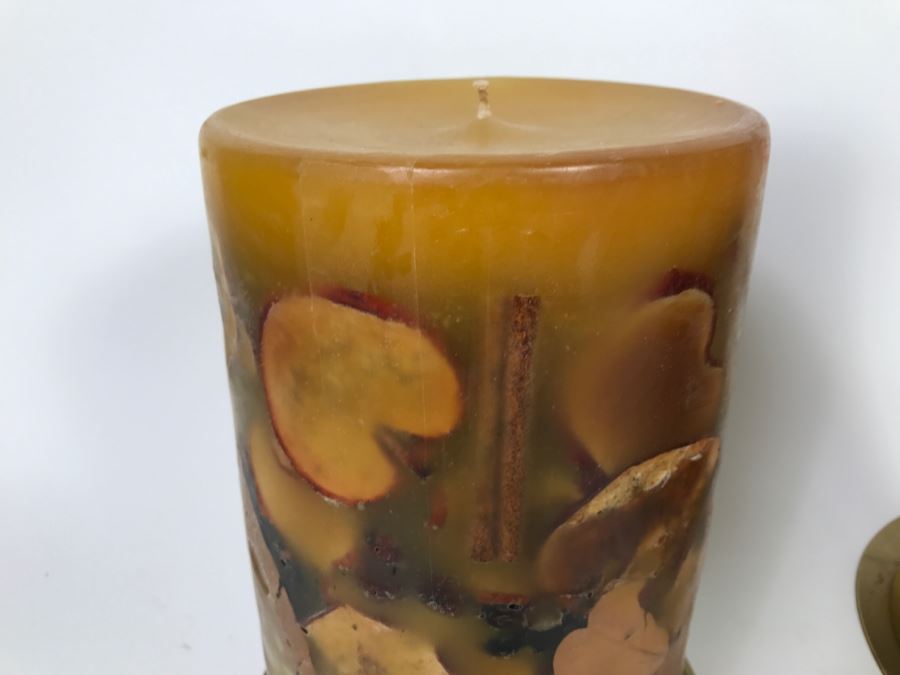 Pair Of Large Boutique Candles With Metal Candle Holders [Photo 9]