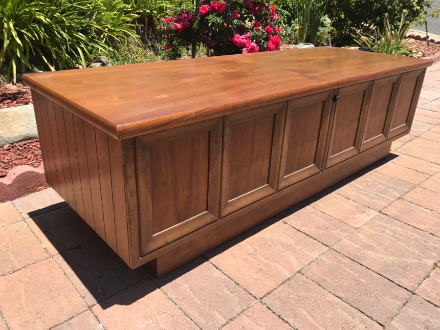 MidCentury LANE Cedar Hope Chest With Key 53'W X 19'D X 16'H