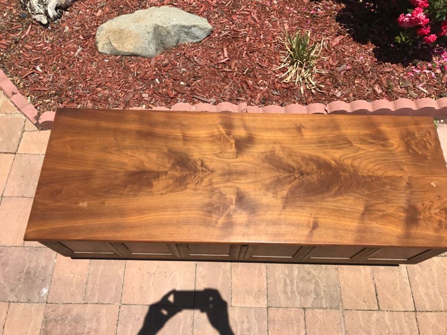 Mid-Century LANE Cedar Hope Chest With Key 53'W X 19'D X 16'H [Photo 7]