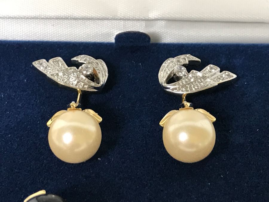 (2) Pairs Of Camrose & Kross Reproduction Jewelry Worn By Jacqueline Kennedy With Certificates Of Authenticity [Photo 4]