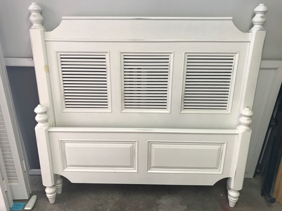 Double Size White Headboard And Footboard With Rails [Photo 2]