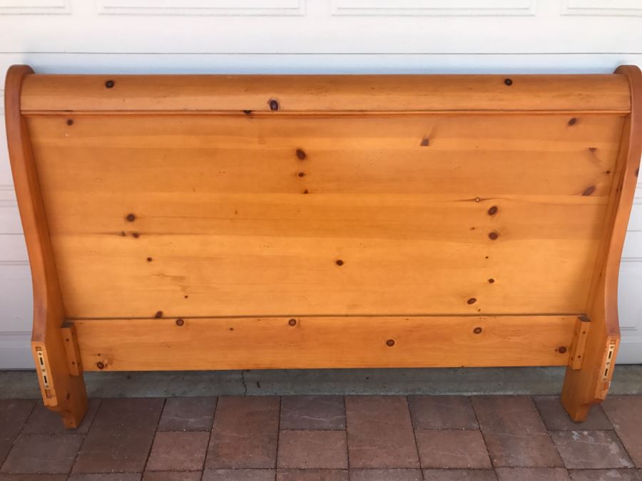 Pine Sleigh Bed With Side Rails Queen Size [Photo 4]
