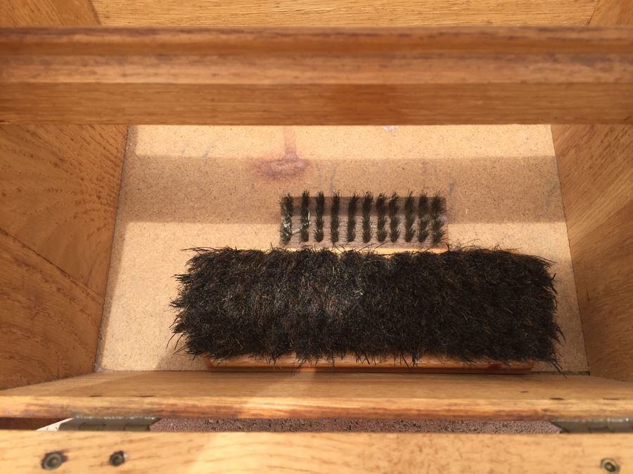 KIWI Shoe Groomer With Brushes [Photo 4]