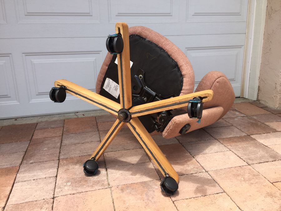 Office Chair [Photo 4]