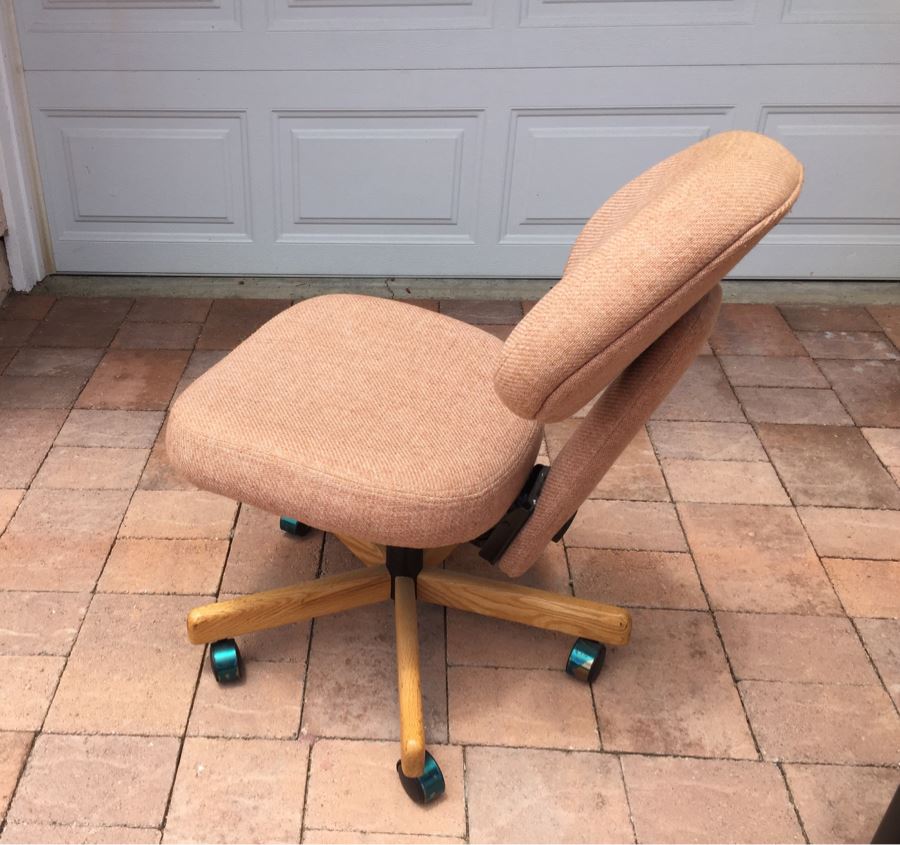 Office Chair [Photo 2]