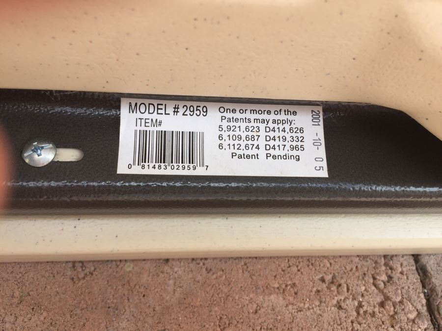 Small LIFETIME Folding Table [Photo 4]