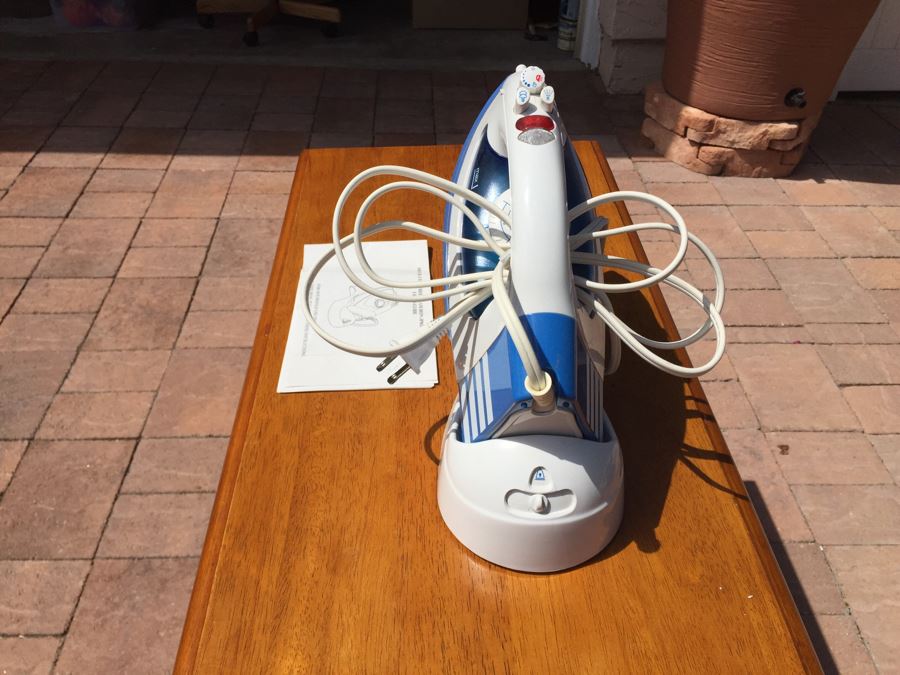 Oreck Cord Free Steam Iron [Photo 2]