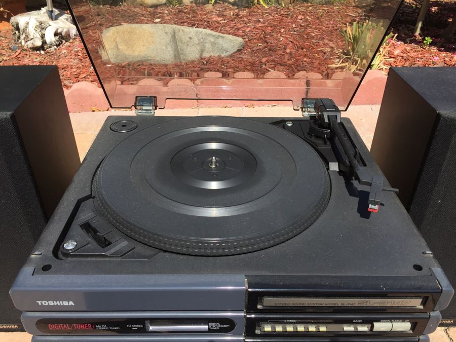 TOSHIBA Stereo Unit With Record Player, Tuner, Double Cassette, Speakers [Photo 4]