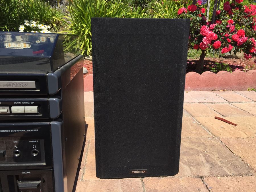 TOSHIBA Stereo Unit With Record Player, Tuner, Double Cassette, Speakers [Photo 6]