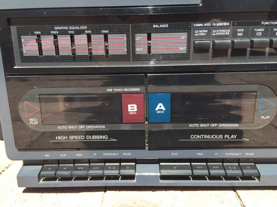 TOSHIBA Stereo Unit With Record Player, Tuner, Double Cassette, Speakers [Photo 3]