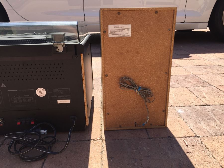 TOSHIBA Stereo Unit With Record Player, Tuner, Double Cassette, Speakers [Photo 9]