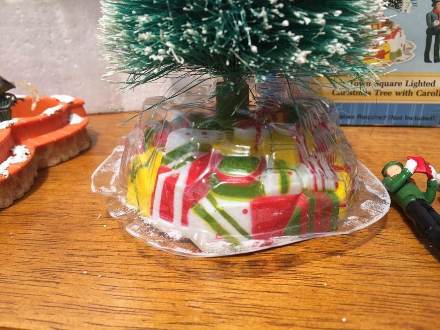 Pair Of DISNEY Decorations And Jim Shore Decoration [Photo 6]