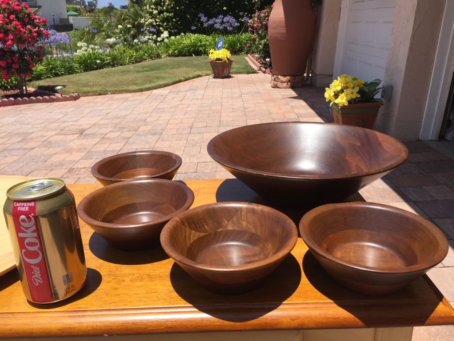 Walnut Wooden Salad Bowl Set, Glass Dome Cheese Plate And Wooden Chip & Dip Vegetable Server [Photo 12]