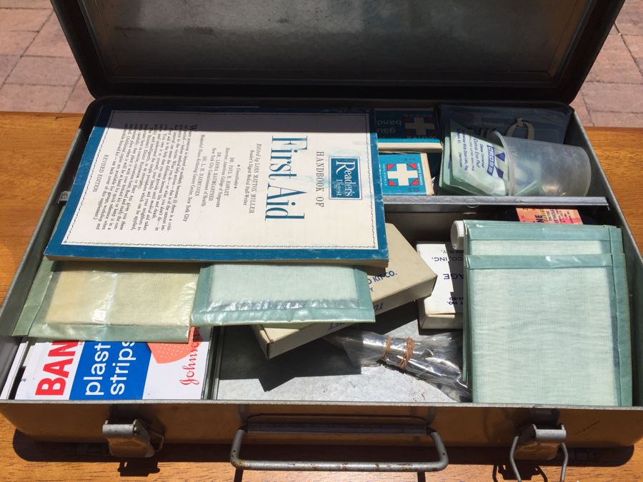 Vintage Metal First Aid Kit With Supplies [Photo 4]
