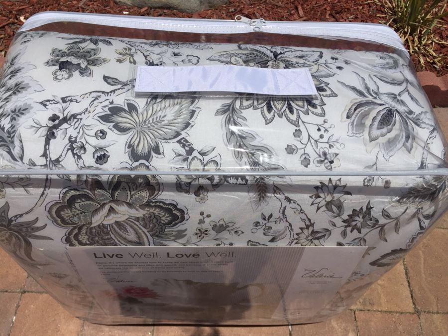 New Valerie Queen Size Comforter With Two Shams [Photo 3]