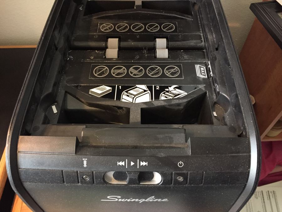 Swingline Stack And Shred 60X Shredder [Photo 3]