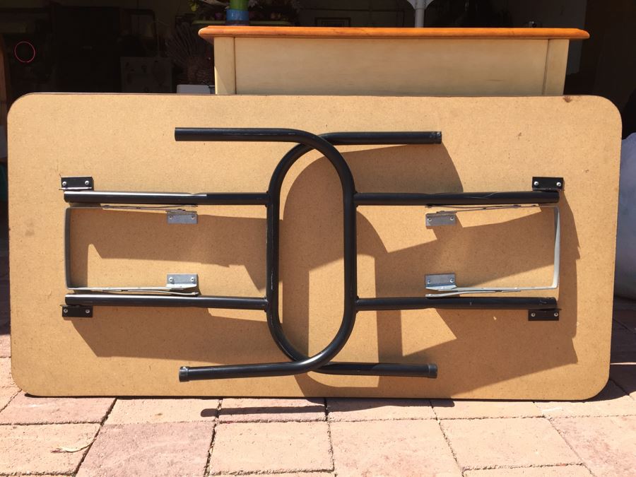 Small Folding Table [Photo 4]