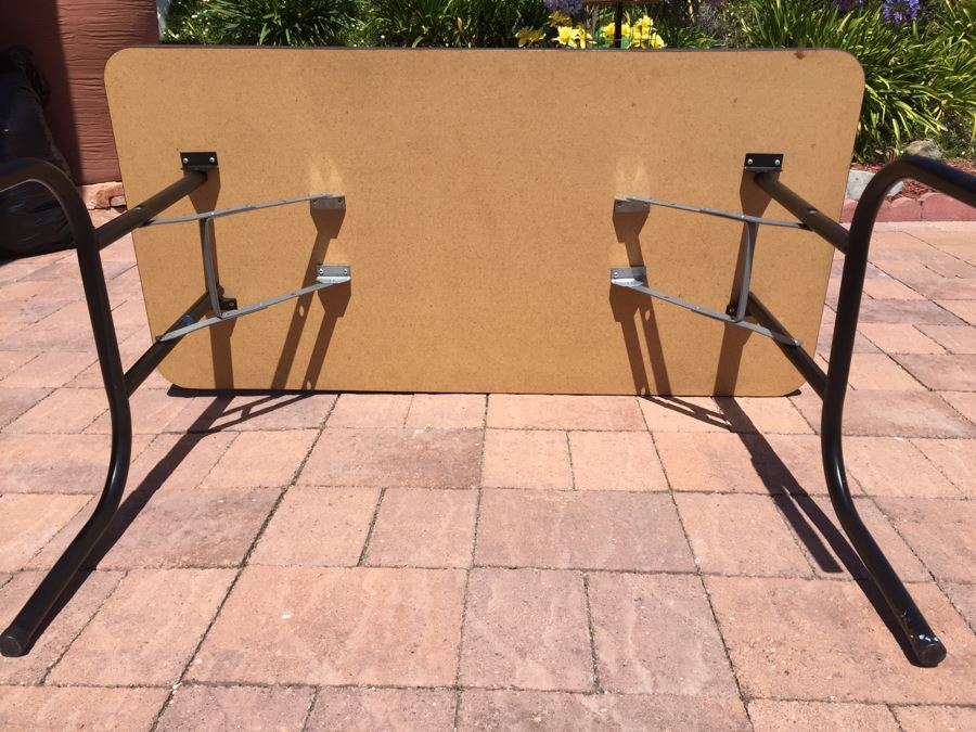Small Folding Table [Photo 2]