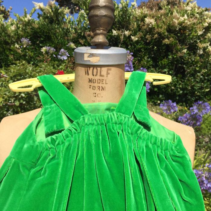 Girls Green Velvet Dress [Photo 5]