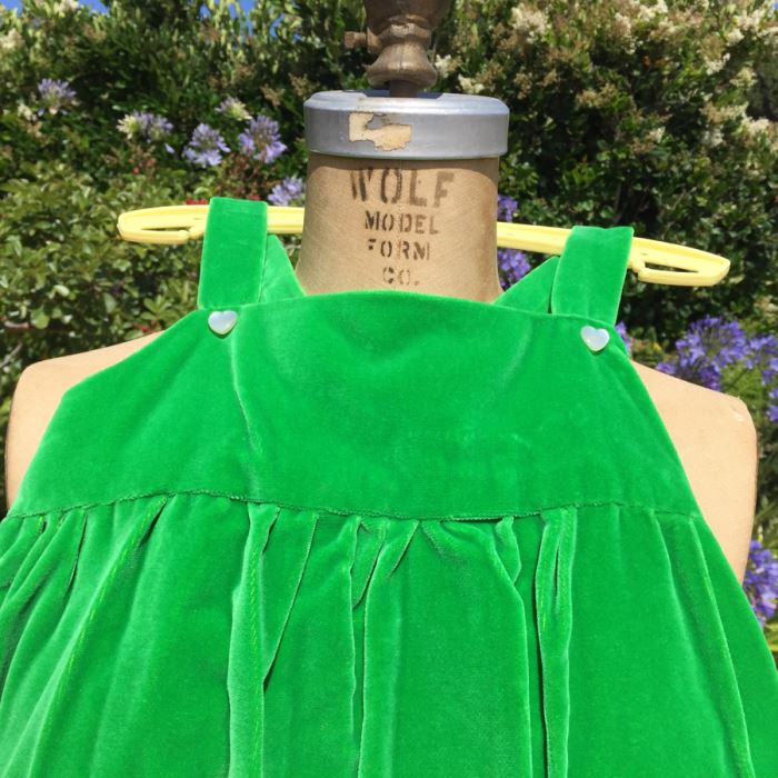 Girls Green Velvet Dress [Photo 2]