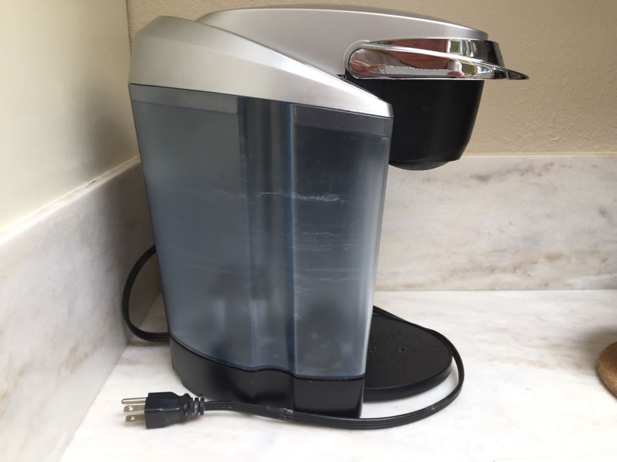 Keurig Coffee Maker With Keurig Cup Holder And Cups [Photo 4]