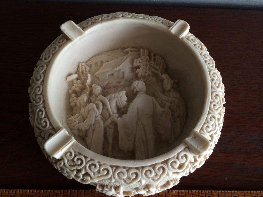 Ashtray - Resin [Photo 2]