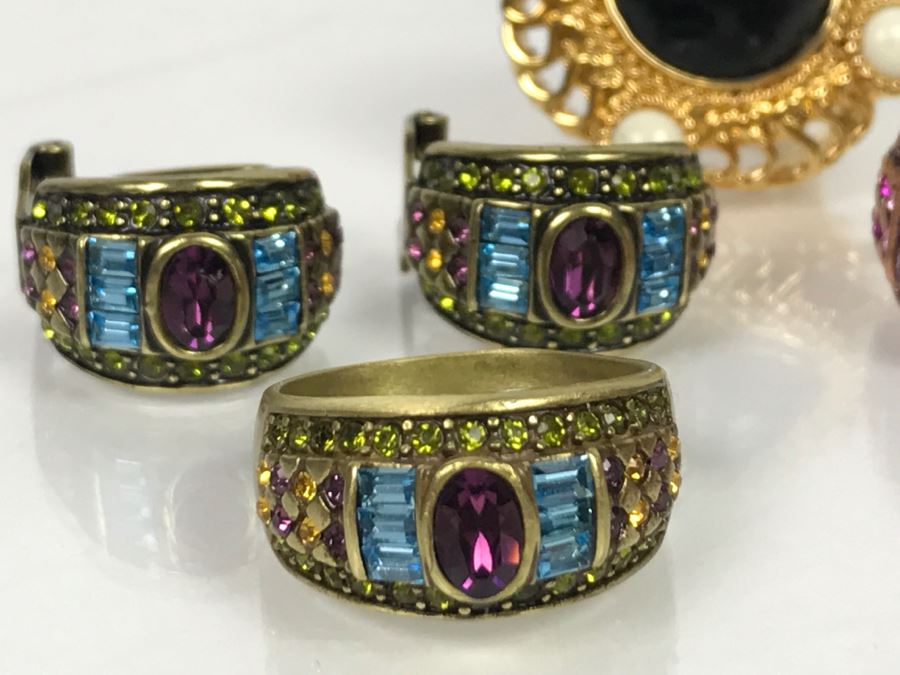 Costume Jewelry Lot With (3) Rings And Matching Earrings (2) Matching Rings Size 8 1/2 Gold Tone Ring Size 7 1/2 [Photo 5]