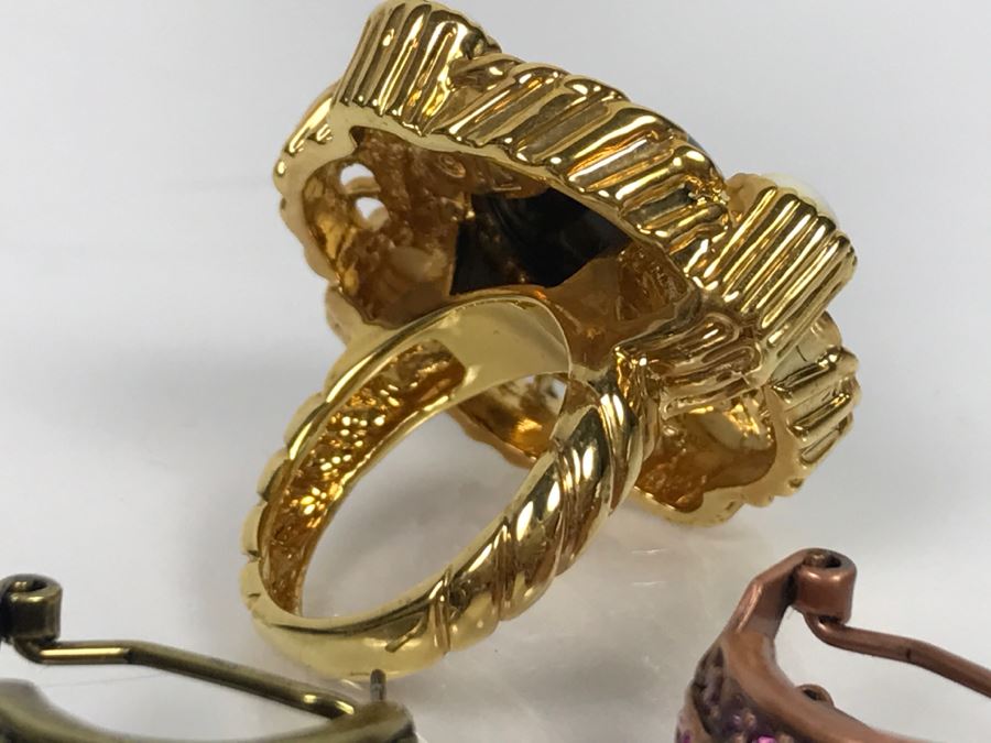 Costume Jewelry Lot With (3) Rings And Matching Earrings (2) Matching Rings Size 8 1/2 Gold Tone Ring Size 7 1/2 [Photo 7]