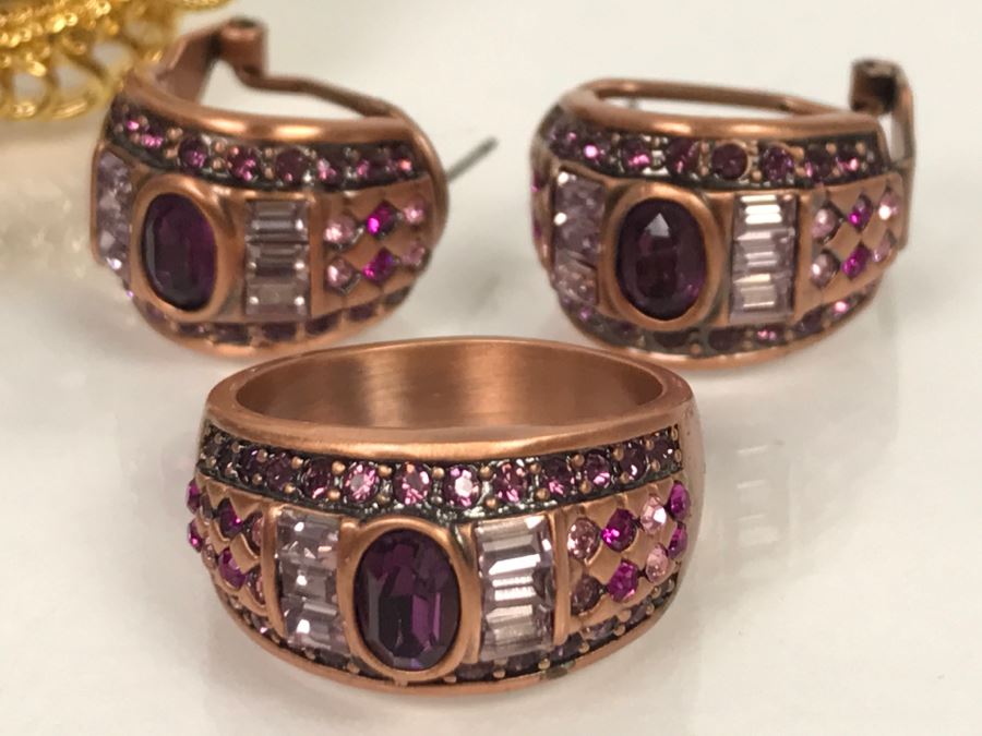 Costume Jewelry Lot With (3) Rings And Matching Earrings (2) Matching Rings Size 8 1/2 Gold Tone Ring Size 7 1/2 [Photo 3]