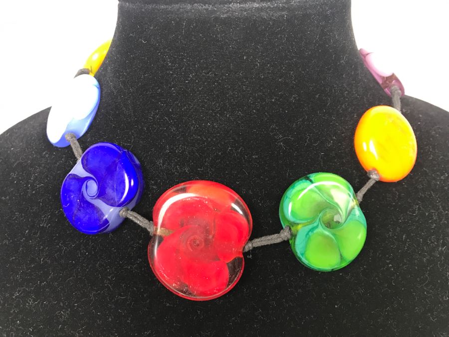 Colored Art Glass Necklace [Photo 1]