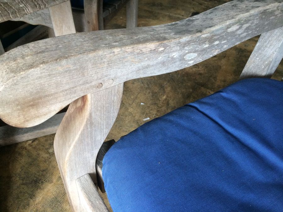 Royal Teak Garden Furniture Outdoor Dining Set with 4 Chairs and Blue Cushions [Photo 5]