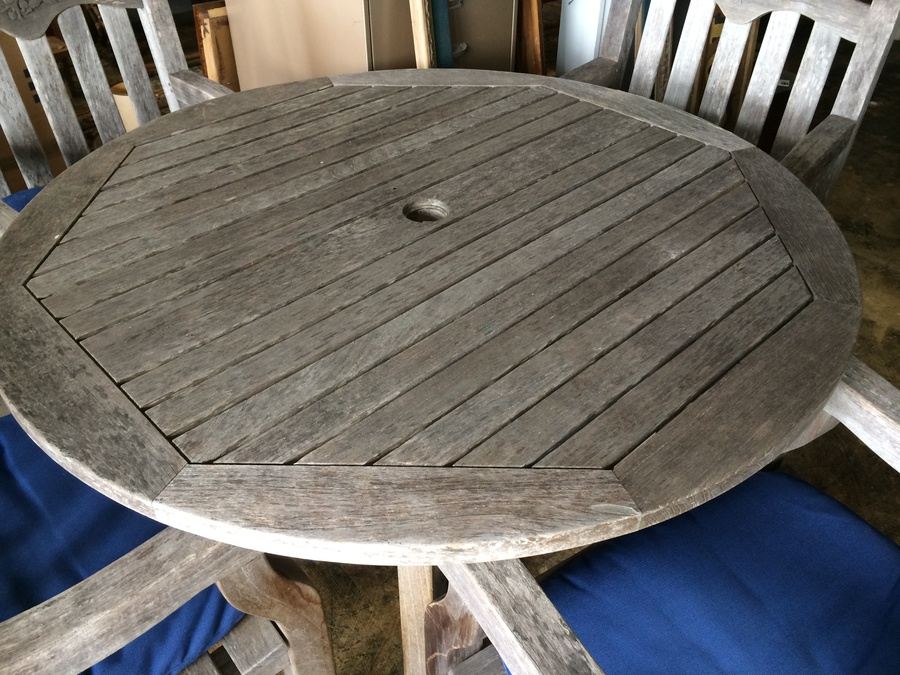 Royal Teak Garden Furniture Outdoor Dining Set with 4 Chairs and Blue Cushions [Photo 4]