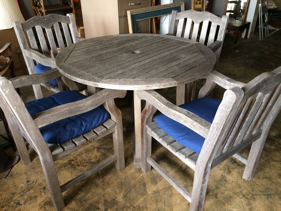 Royal Teak Garden Furniture Outdoor Dining Set with 4 Chairs and Blue Cushions [Photo 1]
