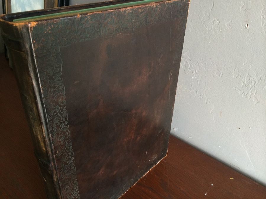 Metal Chess Set in Leather Bound Book Style Storage Case [Photo 6]