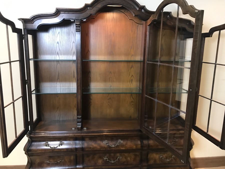 Henredon Fine Furniture Wooden China Cabinet With Overhead Lighting [Photo 11]