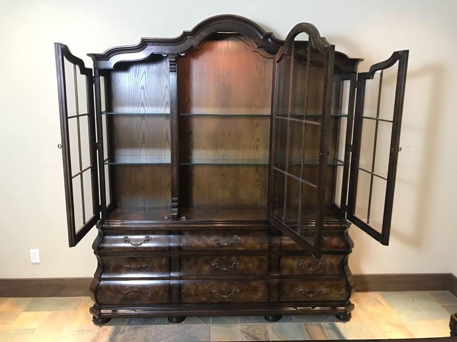 Henredon Fine Furniture Wooden China Cabinet With Overhead Lighting [Photo 1]