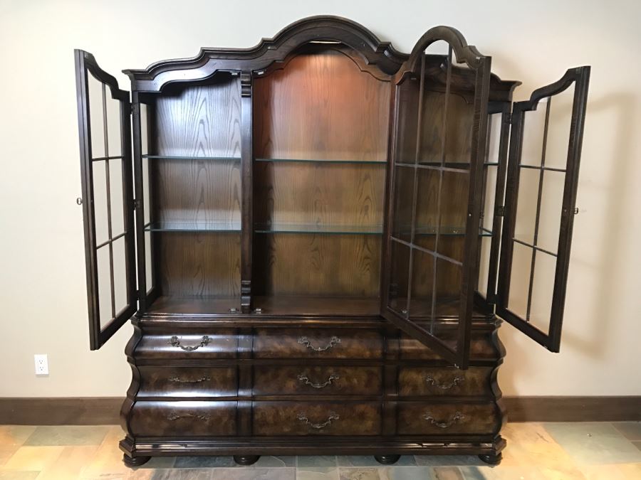 Henredon Fine Furniture Wooden China Cabinet With Overhead Lighting [Photo 10]