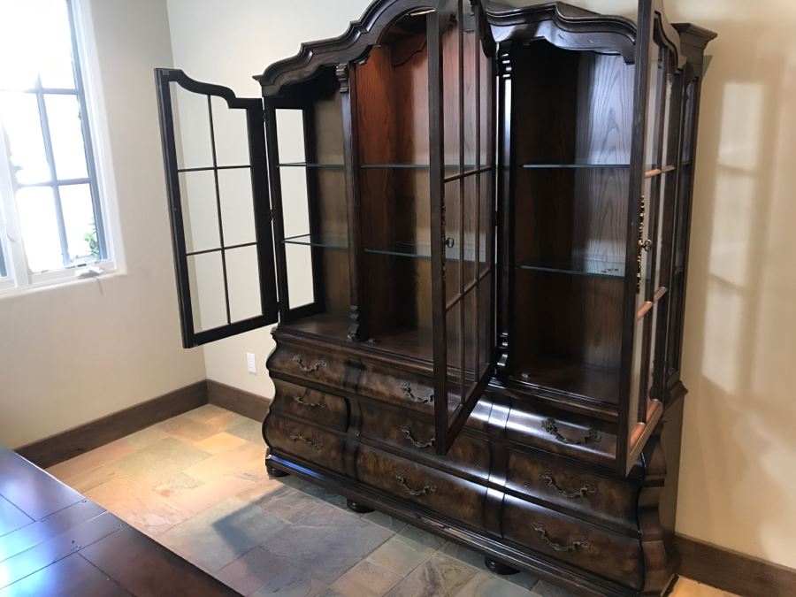 Henredon Fine Furniture Wooden China Cabinet With Overhead Lighting [Photo 12]