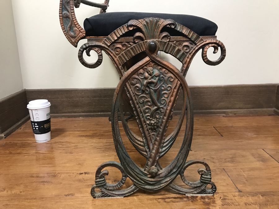 Stylish Wrought Iron Bench [Photo 7]