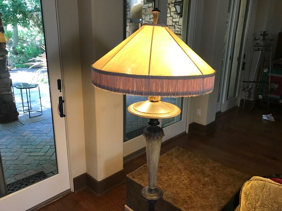 Metal Base Floor Lamp [Photo 3]