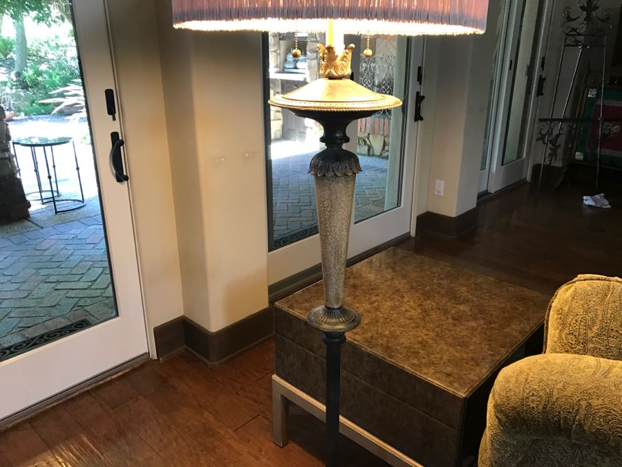 Metal Base Floor Lamp [Photo 4]