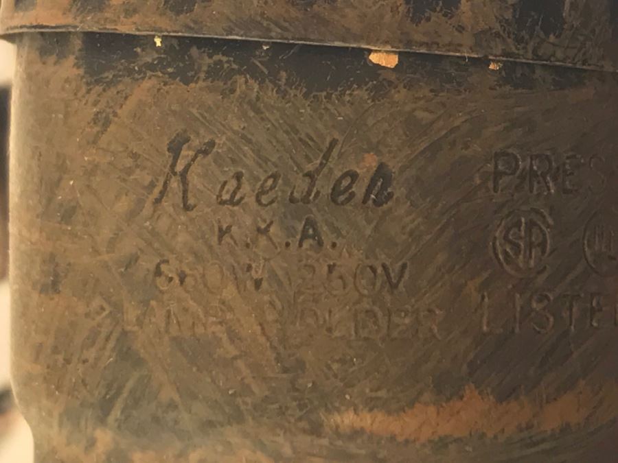 Metal Base Floor Lamp [Photo 7]